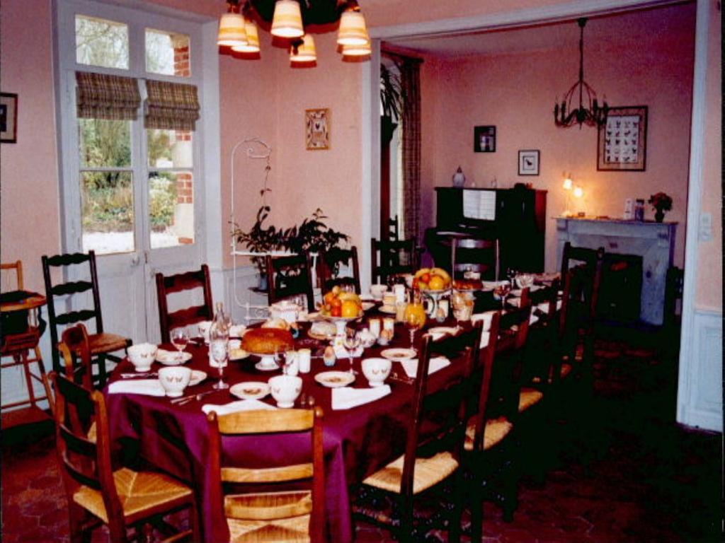 Chez Francine Et Xavier Bed and Breakfast Froissy  Exteriör bild